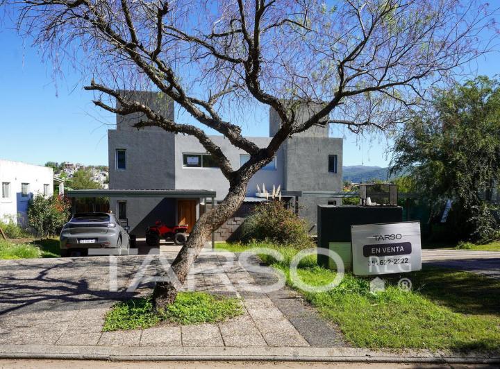 Casa · 190m² · 6 Ambientes · 2 Cocheras