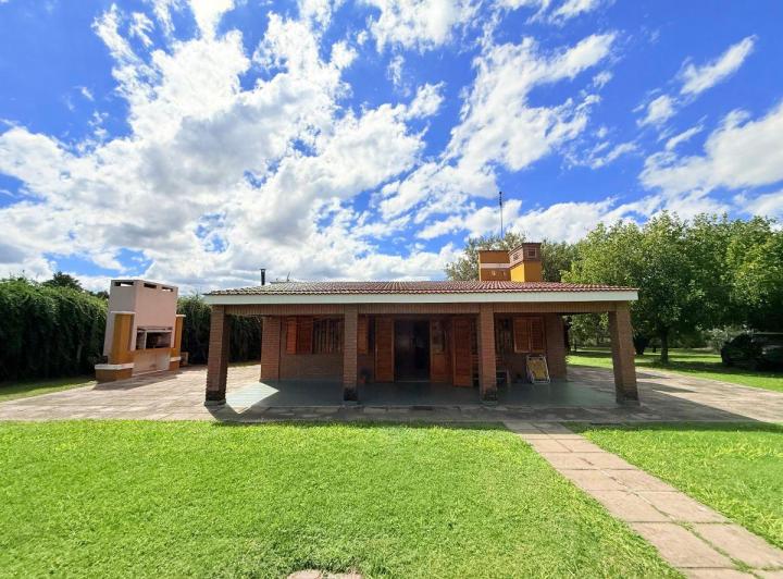 Casa · 180m² · 4 Ambientes · 1 Cochera