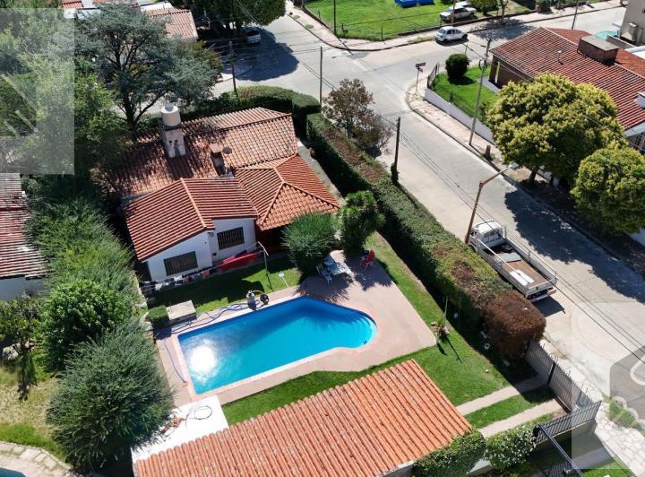 Casa · 197m² · 7 Ambientes · 1 Cochera