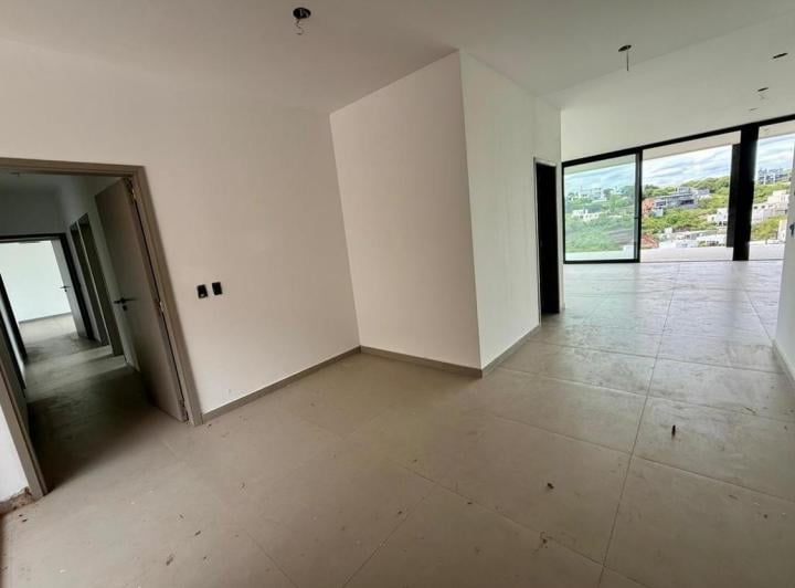 Casa · 280m² · 4 Ambientes · 2 Cocheras