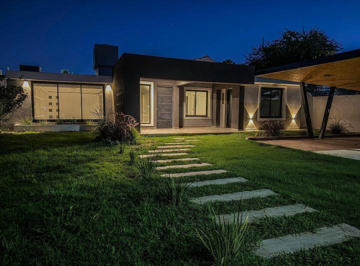 Casa · 226m² · 5 Ambientes · 2 Cocheras