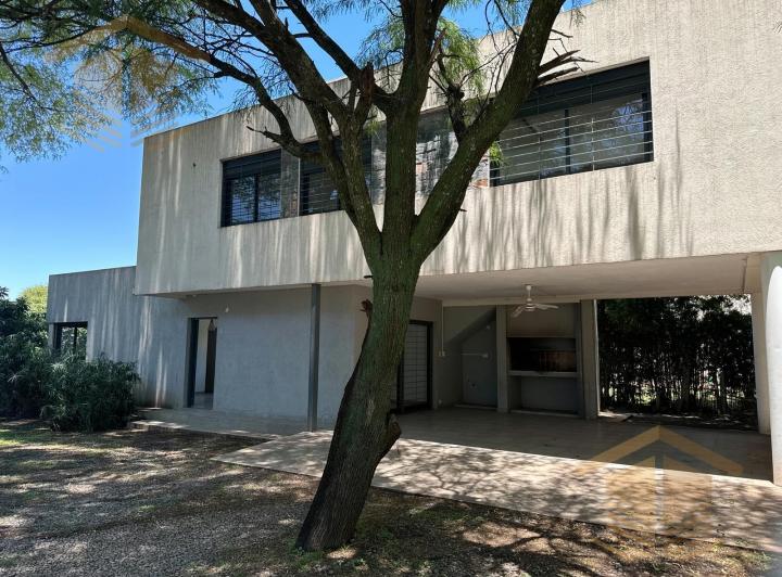 Casa · 165m² · 3 Ambientes · 2 Cocheras