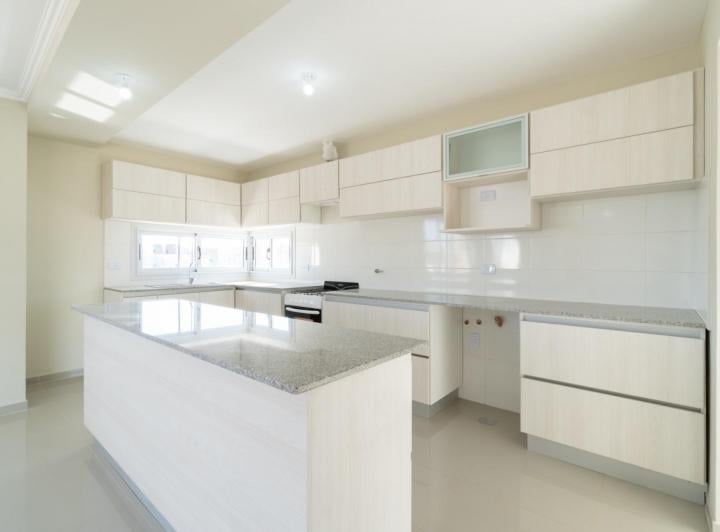 Casa · 80m² · 4 Ambientes · 1 Cochera
