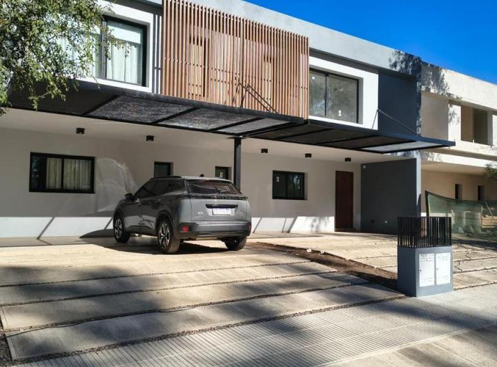 Casa · 190m² · 4 Ambientes · 2 Cocheras