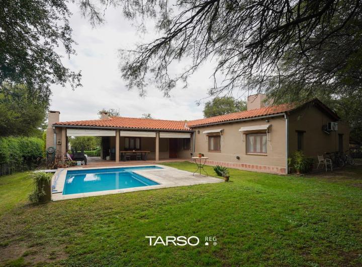 Casa · 250m² · 5 Ambientes · 2 Cocheras