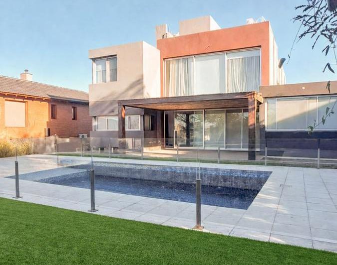Casa · 428m² · 11 Ambientes · 2 Cocheras