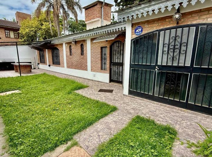 Casa · 60m² · 4 Ambientes · 1 Cochera
