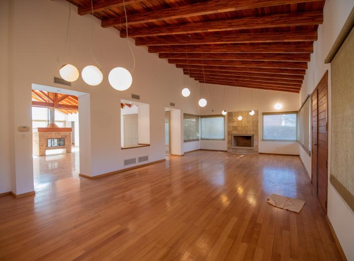 Casa · 600m² · 6 Ambientes · 2 Cocheras