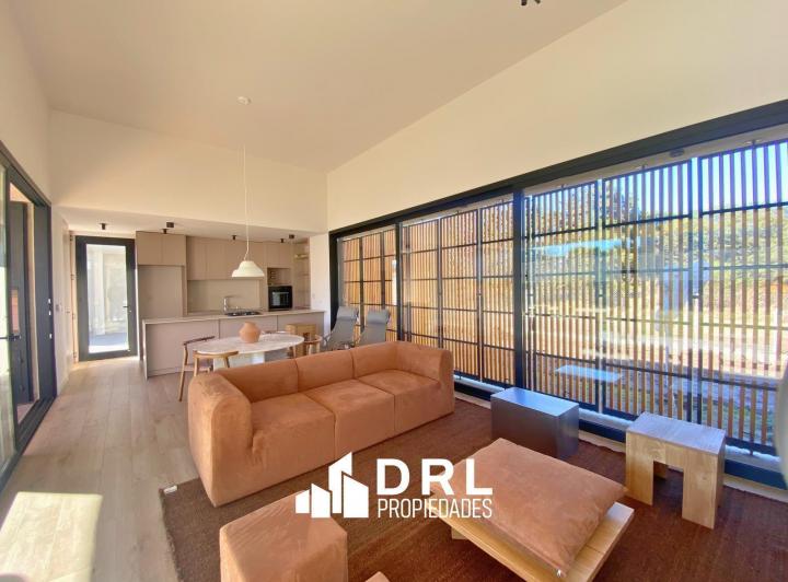 Casa · 203m² · 6 Ambientes · 2 Cocheras