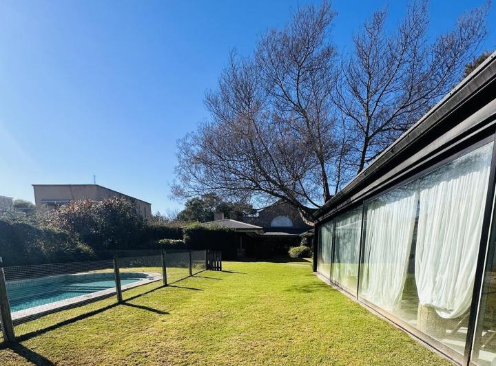 Casa · 600m² · 6 Dormitorios · 1 Cochera