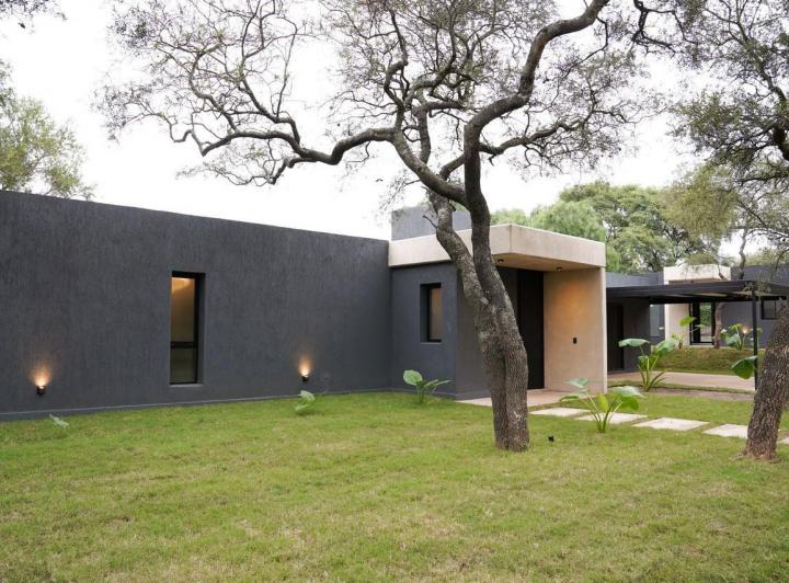 Casa · 205m² · 4 Ambientes · 2 Cocheras