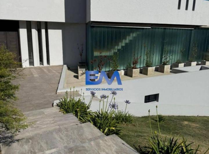 Casa · 400m² · 10 Ambientes · 2 Cocheras