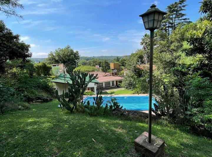 Casa · 208m² · 6 Ambientes · 1 Cochera