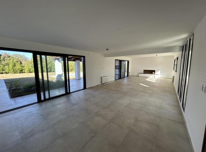 Casa · 300m² · 6 Ambientes · 6 Cocheras