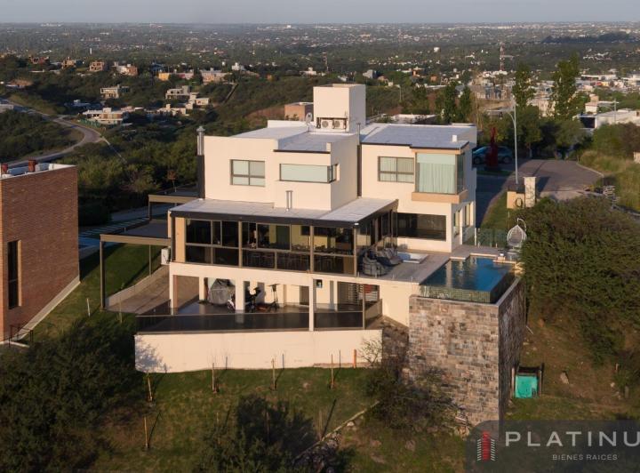 Casa · 450m² · 6 Ambientes · 6 Cocheras