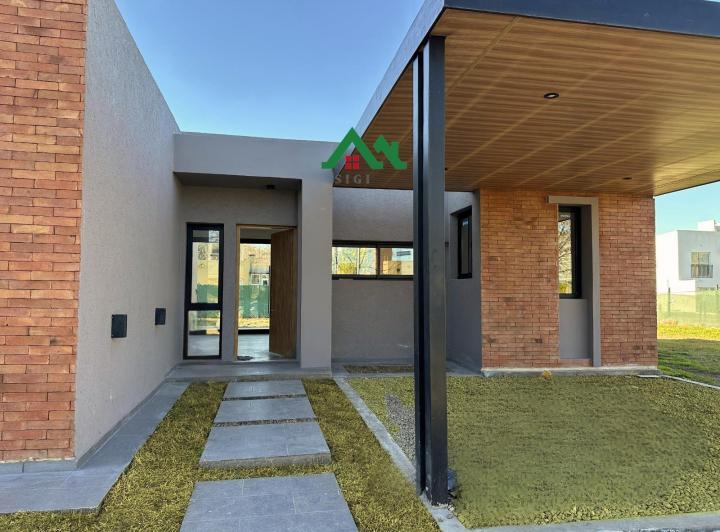 Casa · 143m² · 5 Ambientes · 2 Cocheras