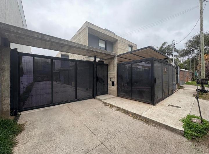 Casa · 86m² · 3 Ambientes · 1 Cochera