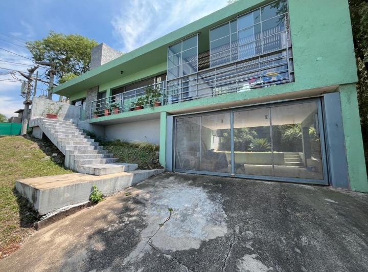 Casa · 410m² · 5 Ambientes · 2 Cocheras