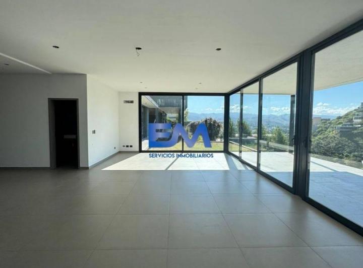 Casa · 280m² · 7 Ambientes · 2 Cocheras