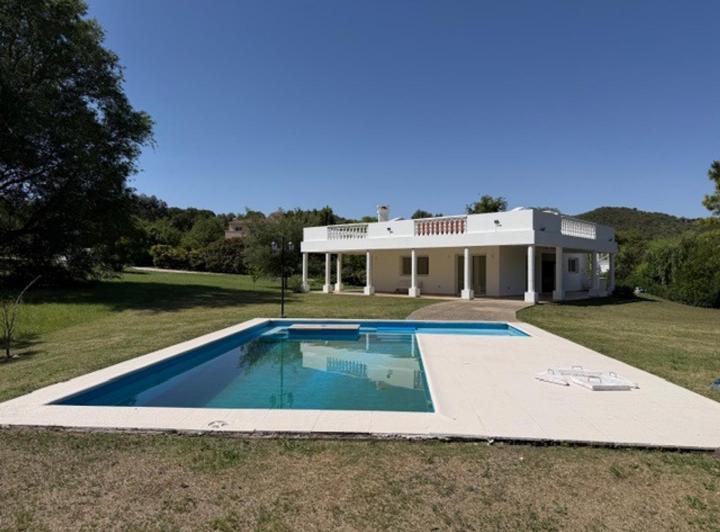 Casa · 350m² · 4 Ambientes · 7 Cocheras