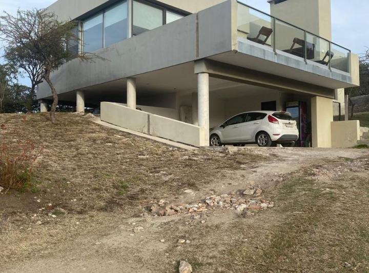 Casa · 203m² · 4 Ambientes · 2 Cocheras