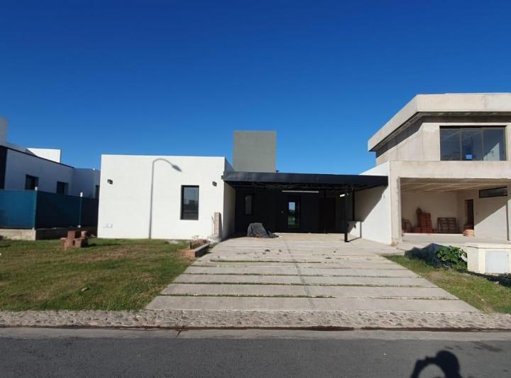 Casa · 135m² · 7 Ambientes · 2 Cocheras