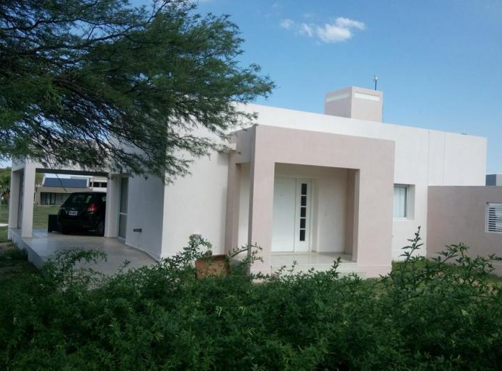 Casa · 200m² · 5 Ambientes · 2 Cocheras