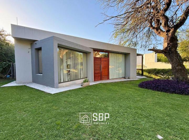 Casa · 223m² · 5 Ambientes · 1 Cochera