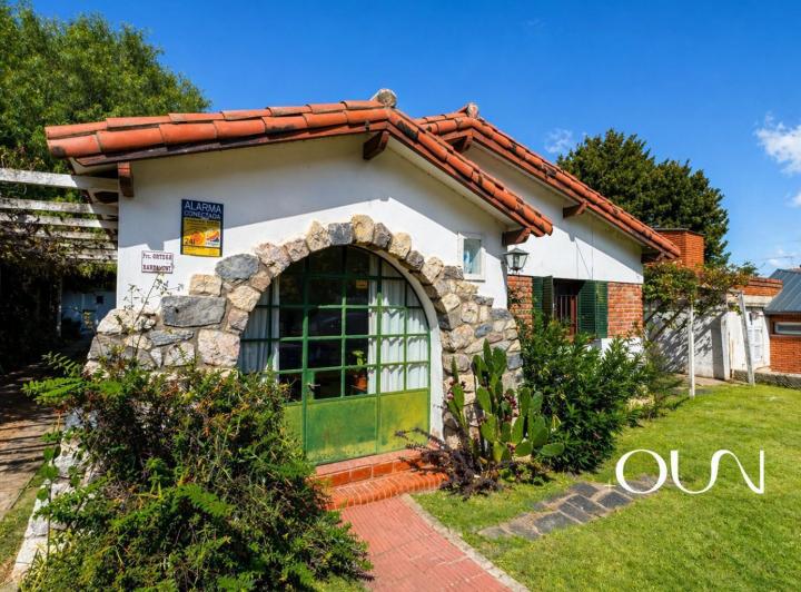 Casa · 177m² · 5 Ambientes · 2 Cocheras