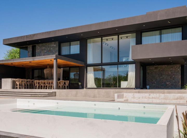 Casa · 565m² · 1 Ambiente · 2 Cocheras