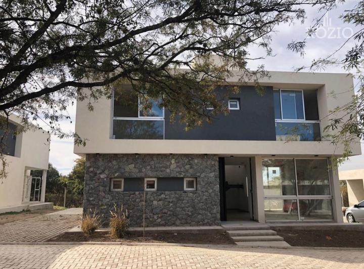 Casa · 200m² · 8 Ambientes · 2 Cocheras