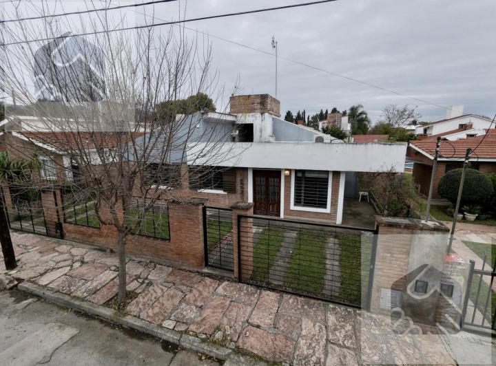 Casa · 195m² · 8 Ambientes · 1 Cochera