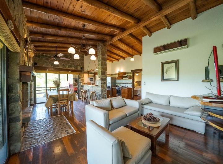 Casa · 250m² · 3 Dormitorios · 4 Cocheras