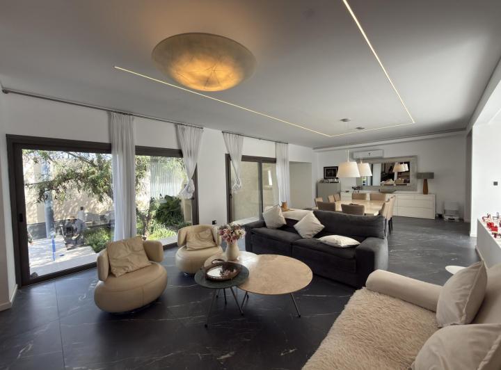 Casa · 1198m² · 3 Cocheras