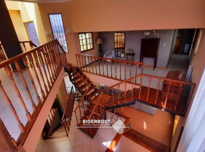 Casa · 600m² · 6 Ambientes · 4 Cocheras