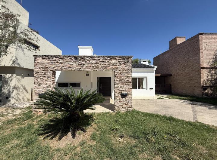 Casa · 126m² · 4 Ambientes · 2 Cocheras