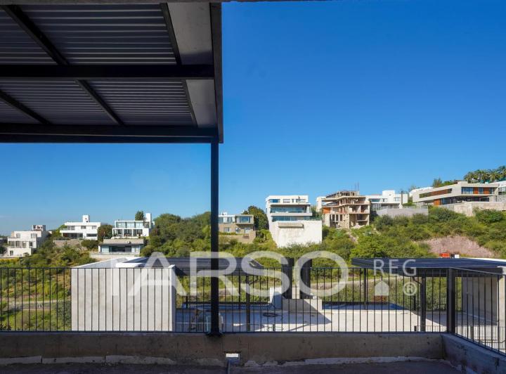 Casa · 238m² · 6 Ambientes · 2 Cocheras