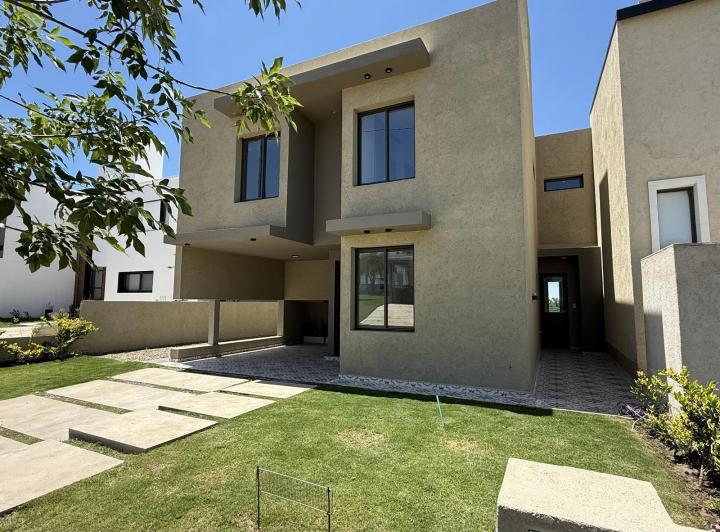 Casa · 201m² · 5 Ambientes · 1 Cochera