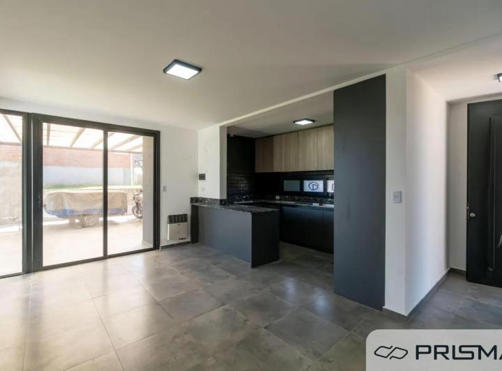 Casa · 126m² · 4 Ambientes · 2 Cocheras