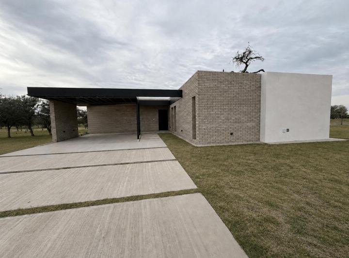 Casa · 206m² · 5 Ambientes · 2 Cocheras