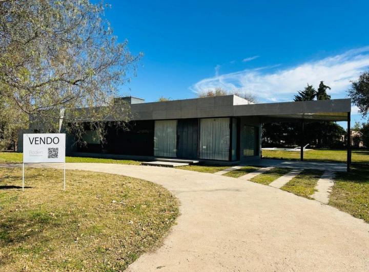 Casa · 350m² · 6 Ambientes · 2 Cocheras