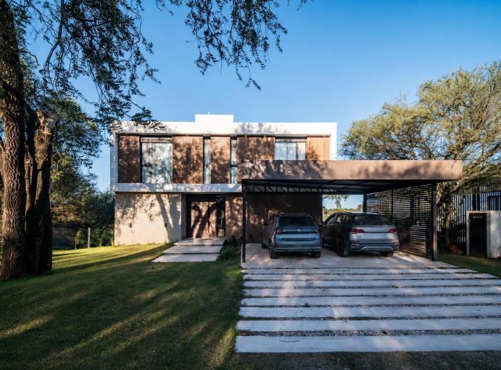 Casa · 320m² · 6 Ambientes · 2 Cocheras