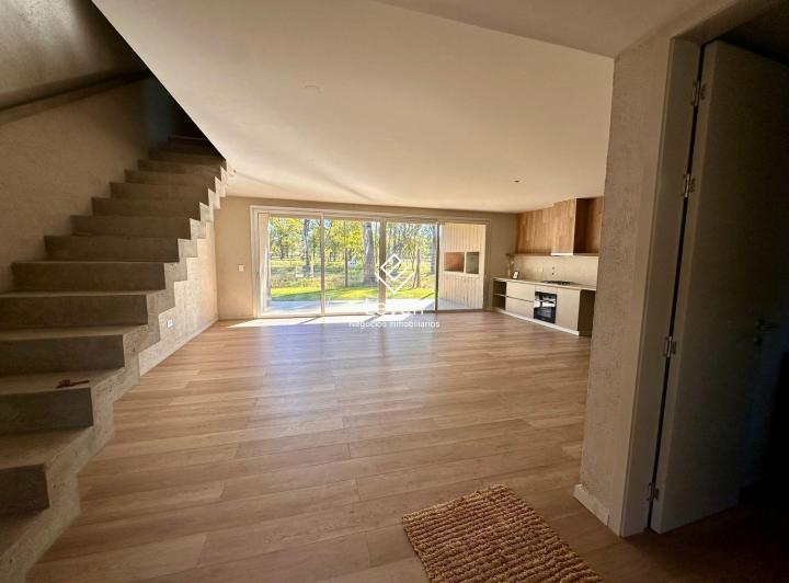 Casa · 165m² · 5 Ambientes · 2 Cocheras
