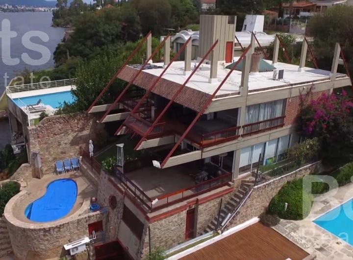 Casa · 336m² · 8 Ambientes · 3 Cocheras