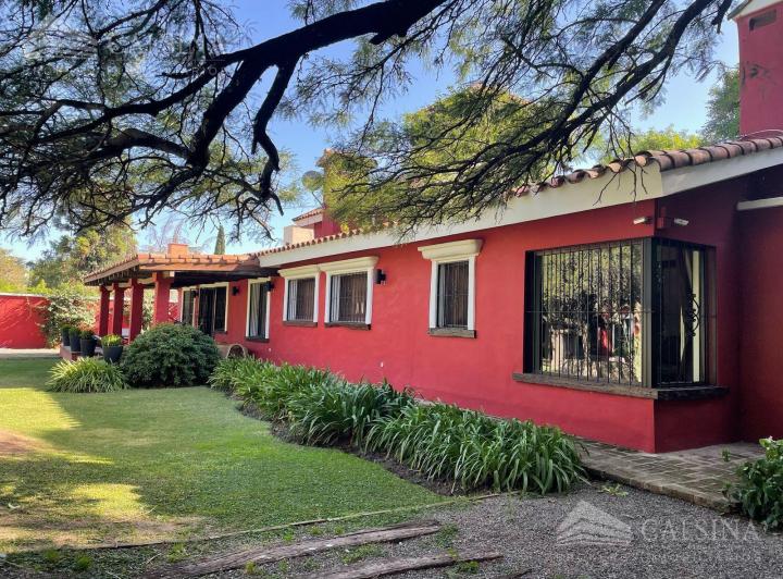 Casa · 3200m² · 5 Dormitorios · 4 Cocheras