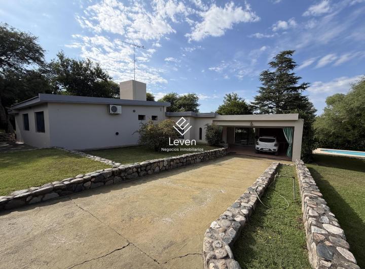 Casa · 220m² · 7 Ambientes · 2 Cocheras