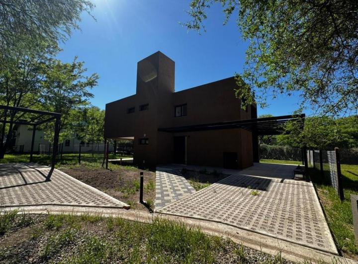 Casa · 140m² · 3 Ambientes