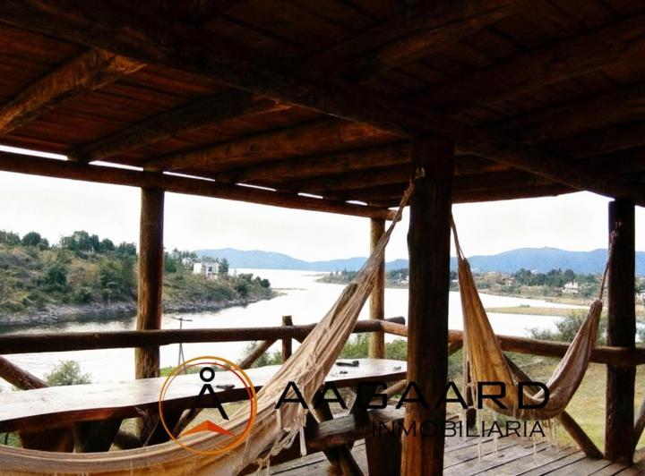 Casa · 180m² · 6 Ambientes · 1 Cochera