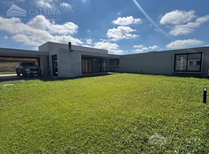 Casa · 203m² · 11 Ambientes · 2 Cocheras