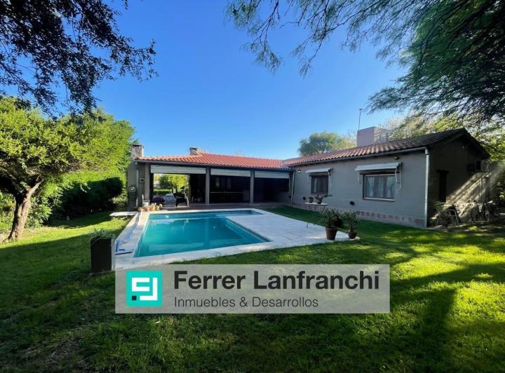 Casa · 250m² · 5 Ambientes · 2 Cocheras